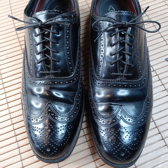 Florsheim men's black leather wingtip Oxford shoe. Sz 9.5 EEE. Great condition. - Picture 3 of 11